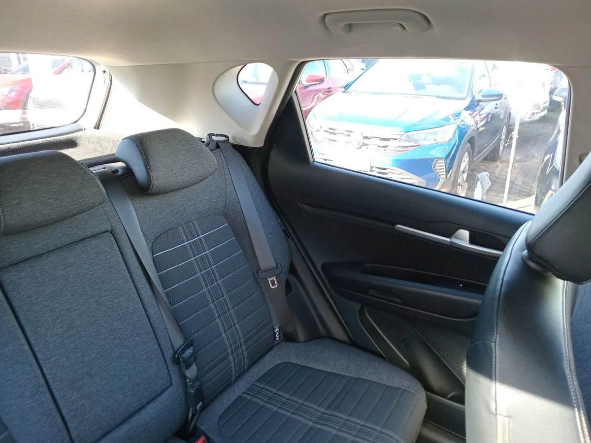 Kia Sonet 1.5 Ex 4x2 Ivt Ri At 5p año 2025