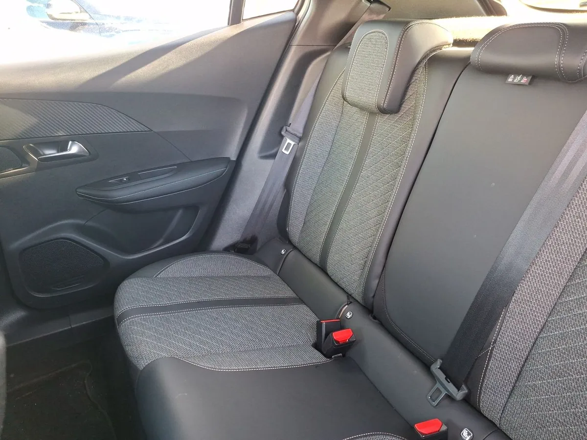 Peugeot 2008 1.2 Allure Pack Puretech 130hp 4x2 Mt 5p año 2025