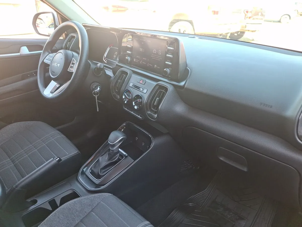 Kia Sonet 1.5 Ex 4x2 Ivt Ri At 5p año 2025