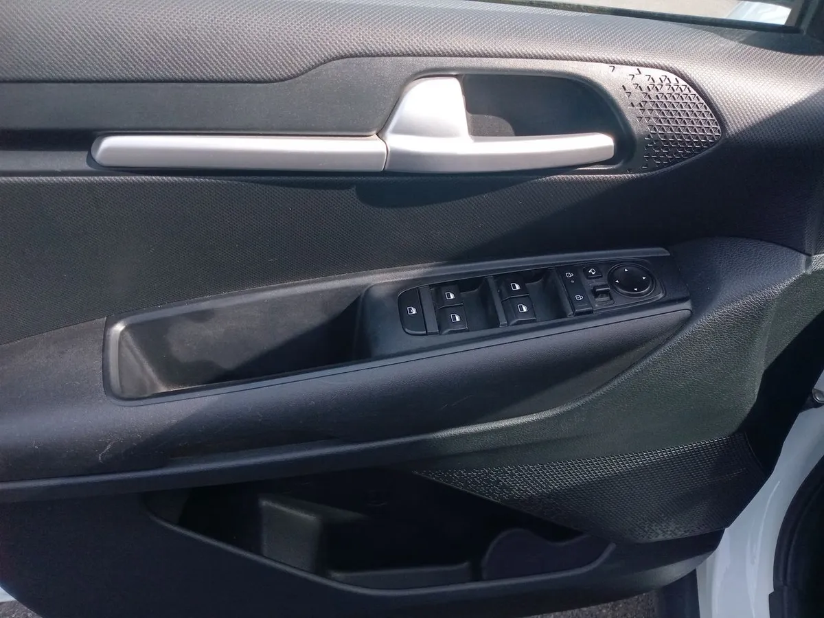 Kia Sonet 1.5 Ex 4x2 Ivt At 5p año 2025