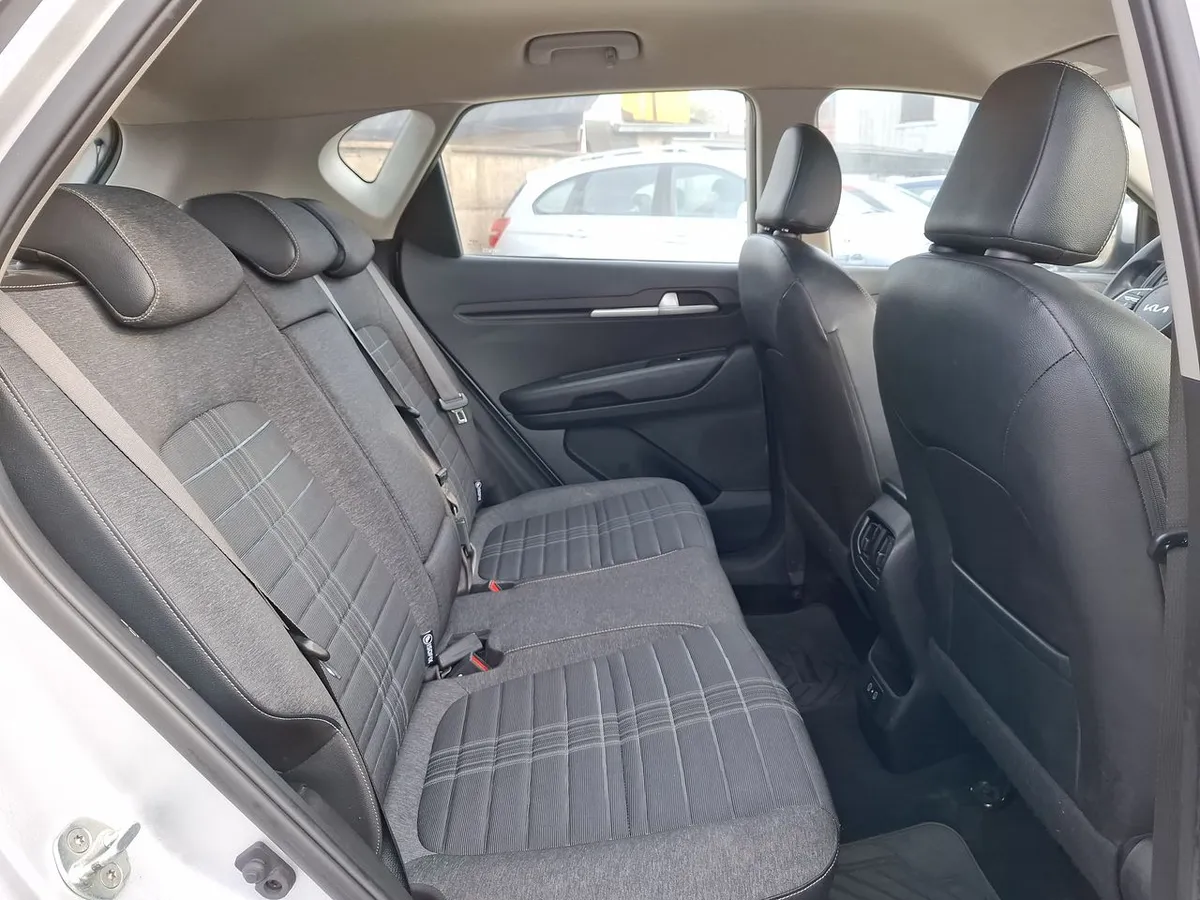 Kia Sonet 1.5 Ex 4x2 Ivt At 5p año 2025