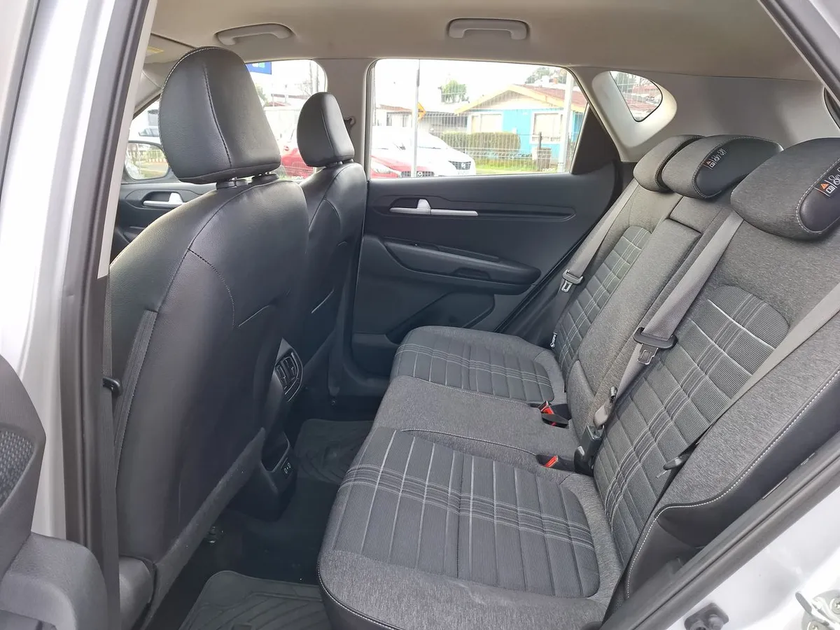 Kia Sonet 1.5 Ex 4x2 Ivt At 5p año 2025