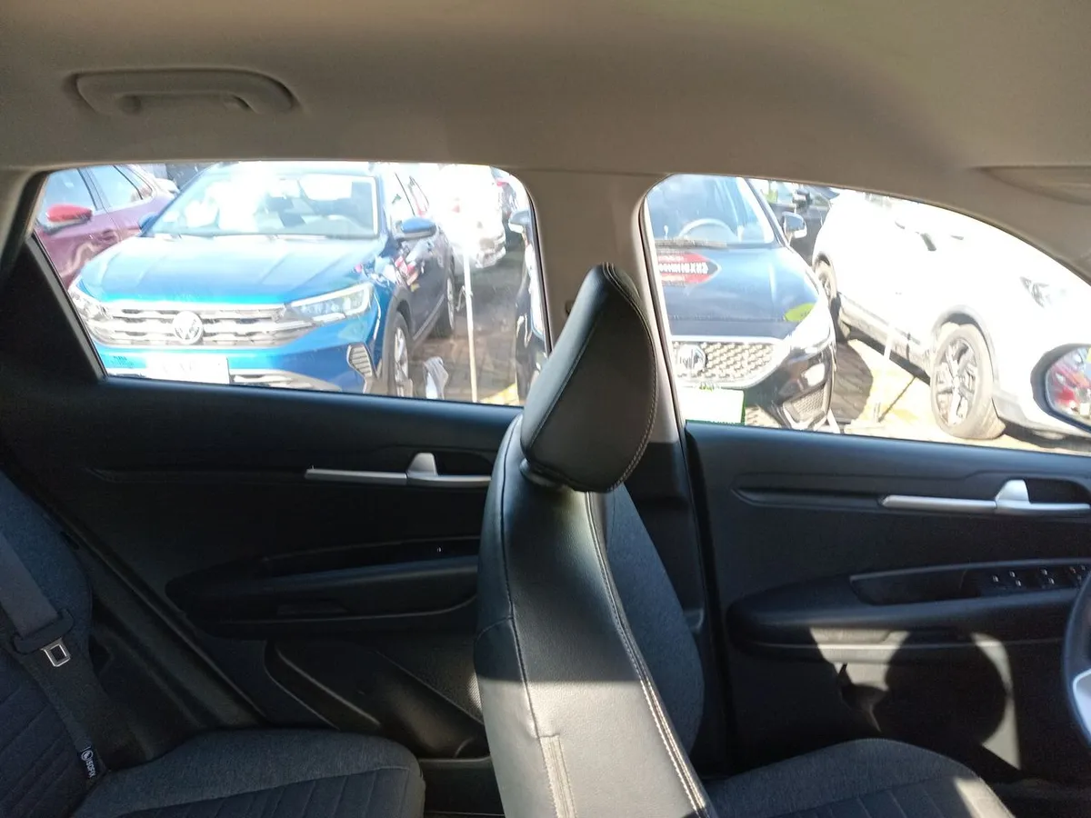 Kia Sonet 1.5 Ex 4x2 Ivt Ri At 5p año 2025