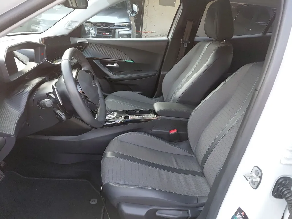 Peugeot 2008 1.2 Active Puretech 4x2 130 Eat8 5p año 2021