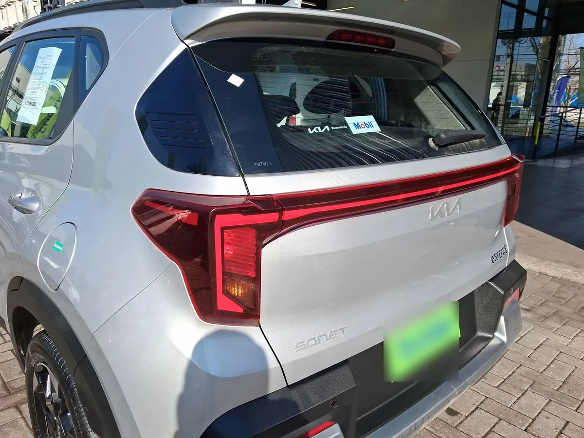 Kia Sonet 1.5 Ex 4x2 Ivt Ri At 5p año 2025