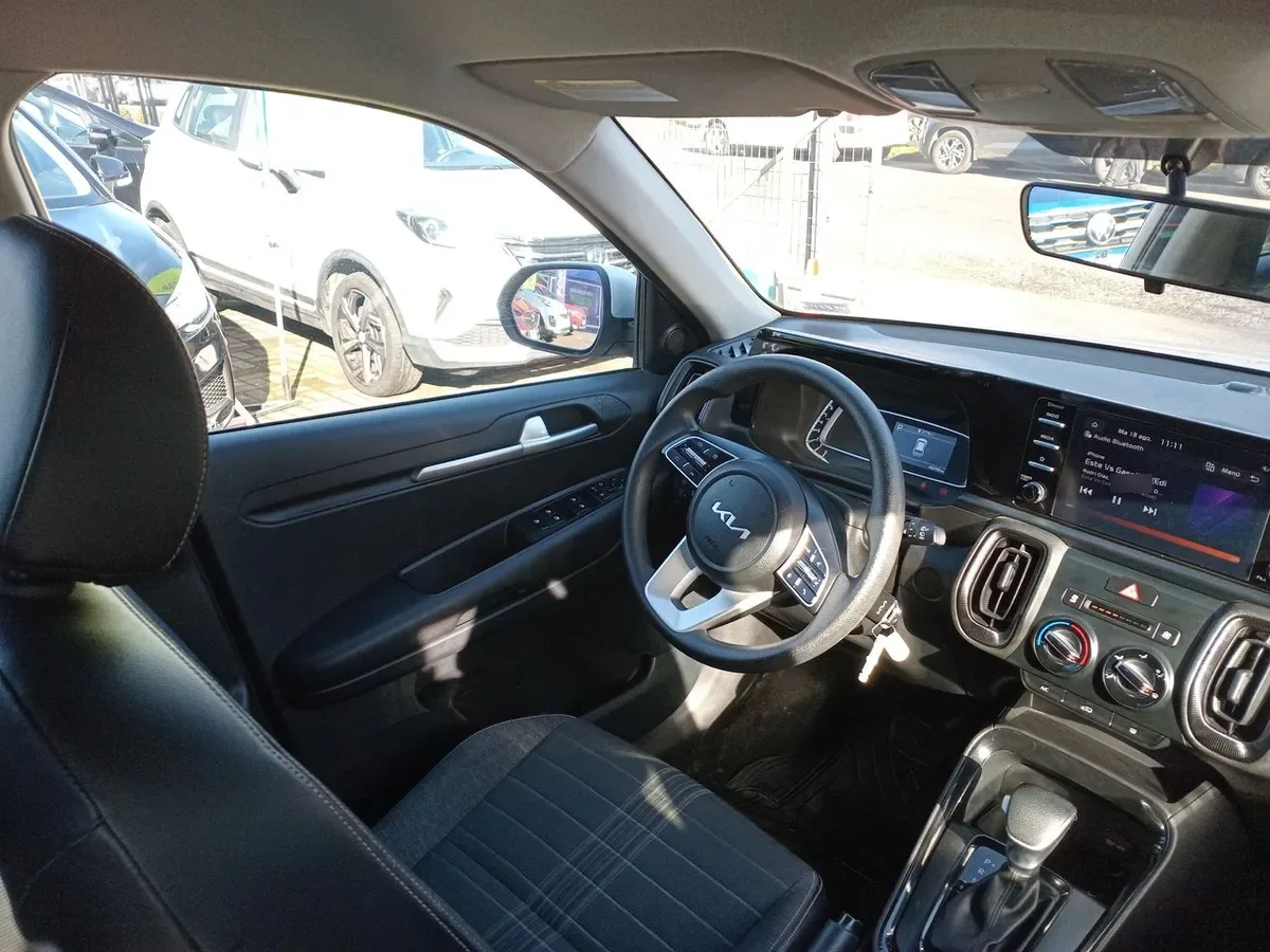 Kia Sonet 1.5 Ex 4x2 Ivt Ri At 5p año 2025