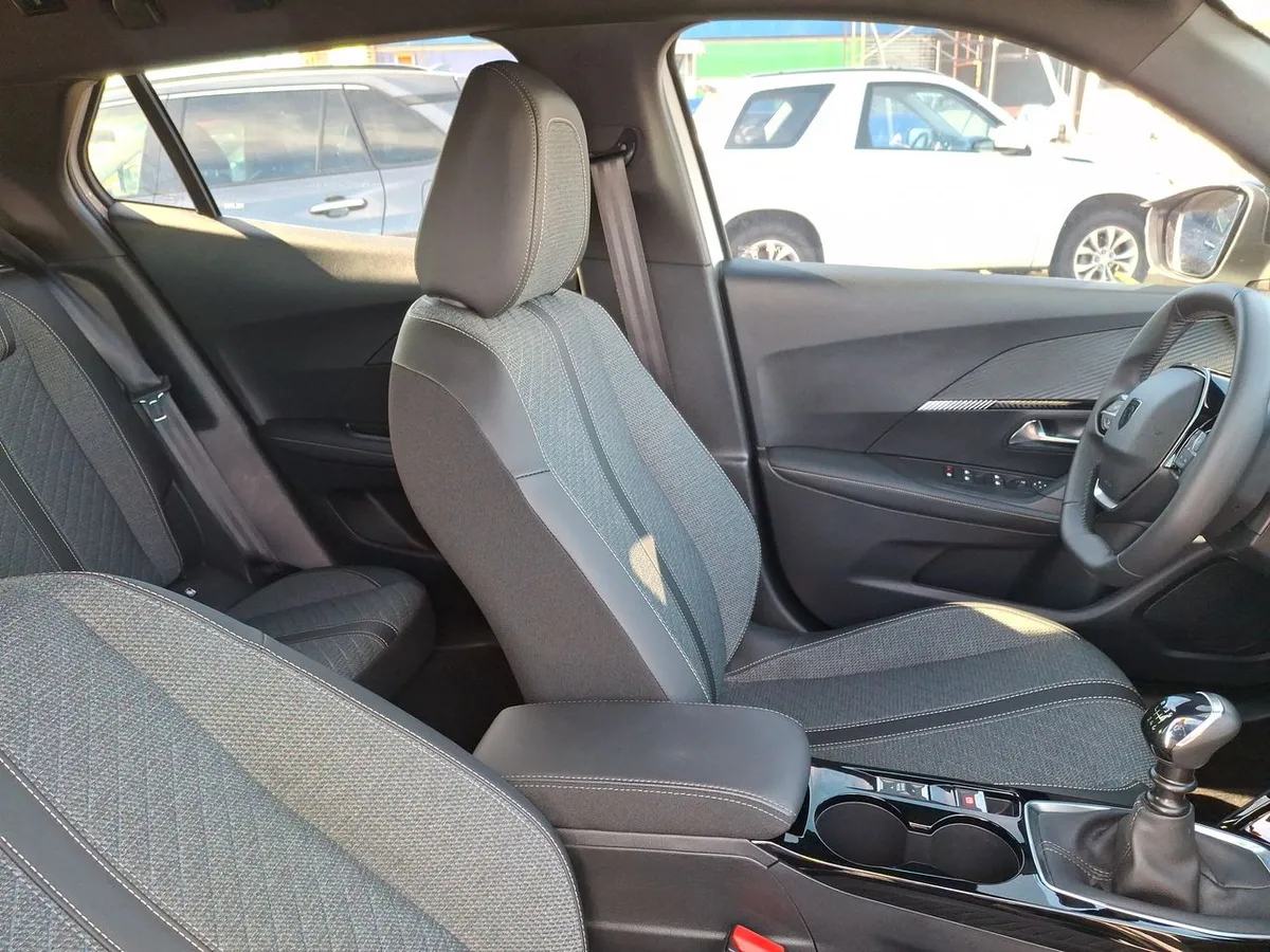 Peugeot 2008 1.2 Allure Pack Puretech 130hp 4x2 Mt 5p año 2025