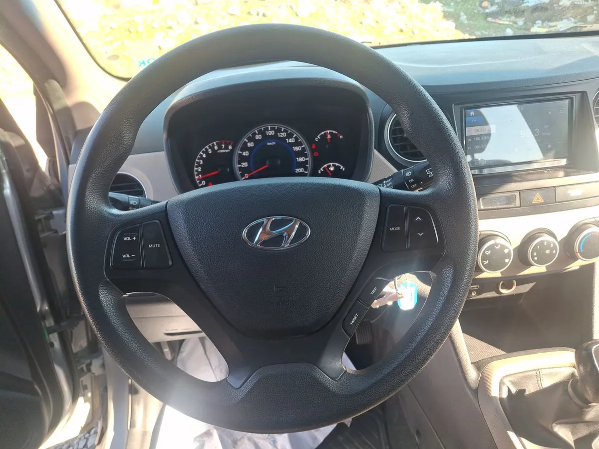 Hyundai Grand I10 1.2 Gls 4x2 Hb Ac 2ab Abs Mt 5p año 2020