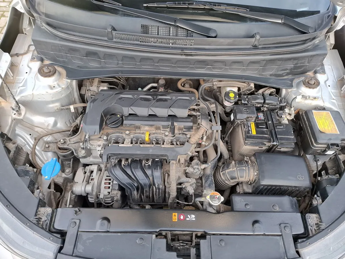 Kia Sonet 1.5 Ex 4x2 Ivt At 5p año 2025