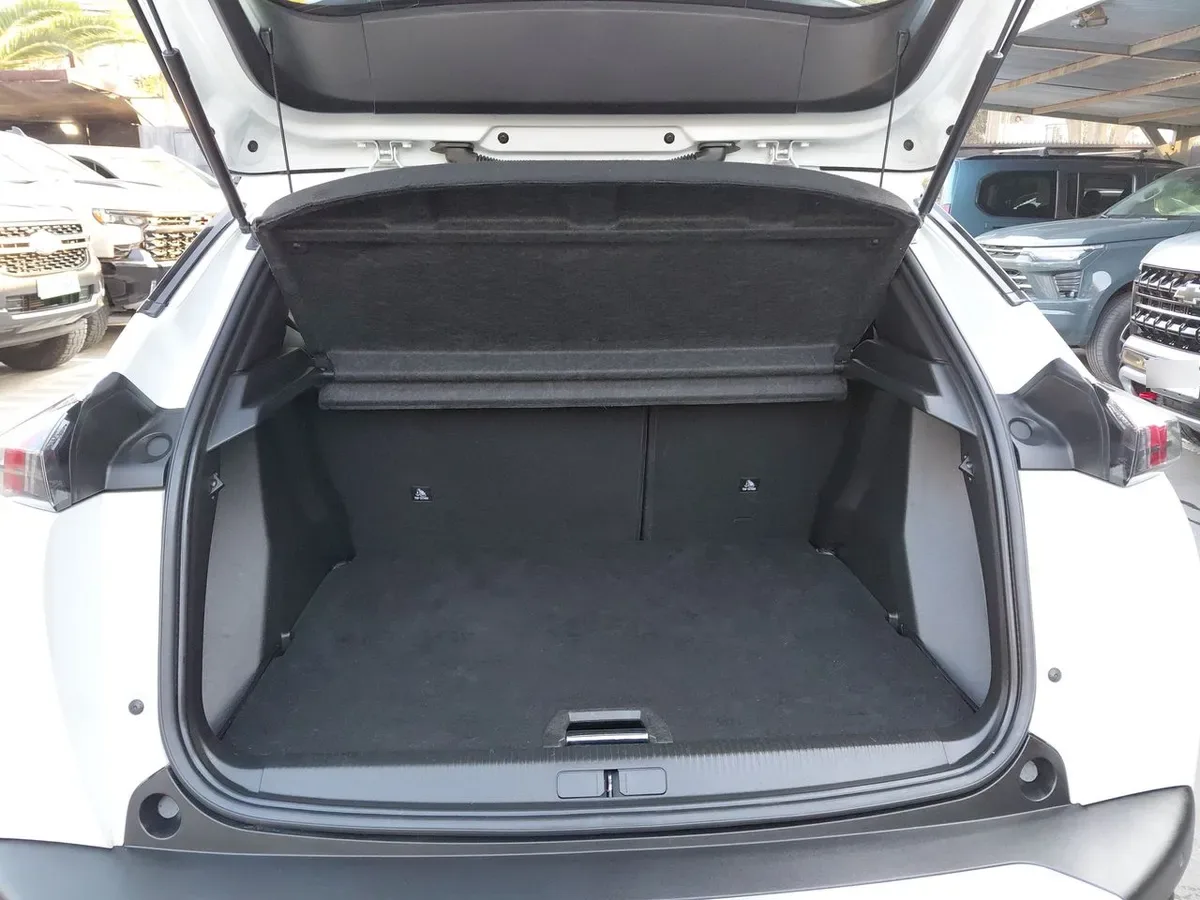 Peugeot 2008 1.2 Active Puretech 4x2 130 Eat8 5p año 2021