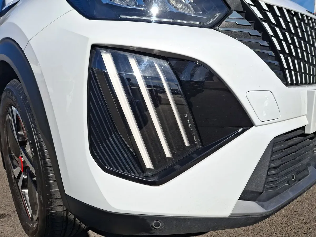 Peugeot 2008 1.2 Allure Pack Puretech 130hp 4x2 Mt 5p año 2025