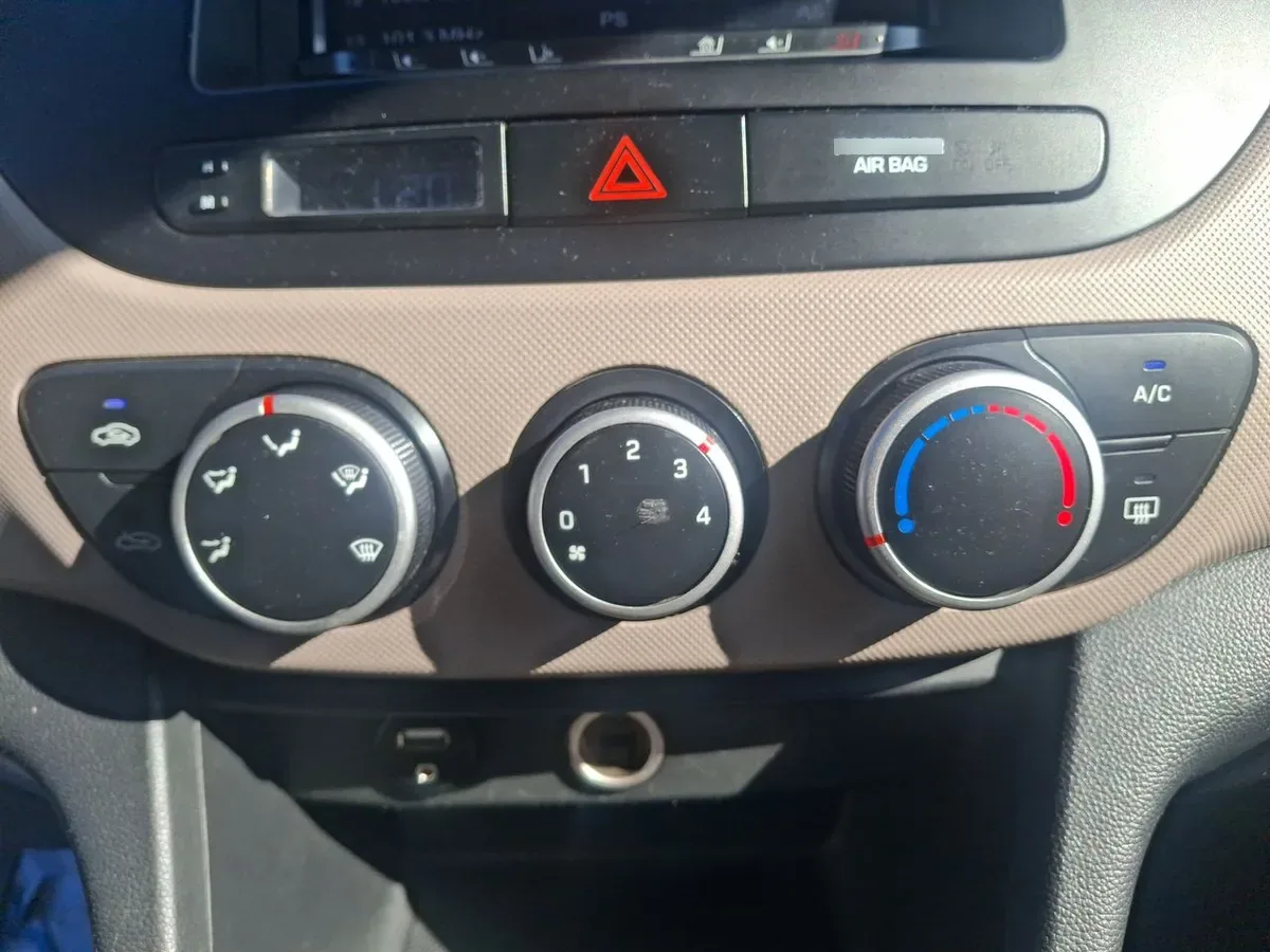 Hyundai Grand I10 1.2 Gls 4x2 Hb Ac 2ab Abs Mt 5p año 2020
