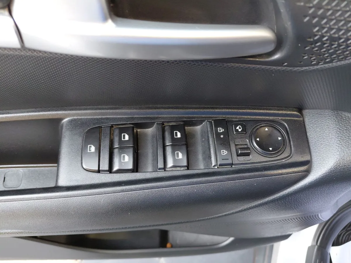 Kia Sonet 1.5 Ex 4x2 Ivt Ri At 5p año 2025