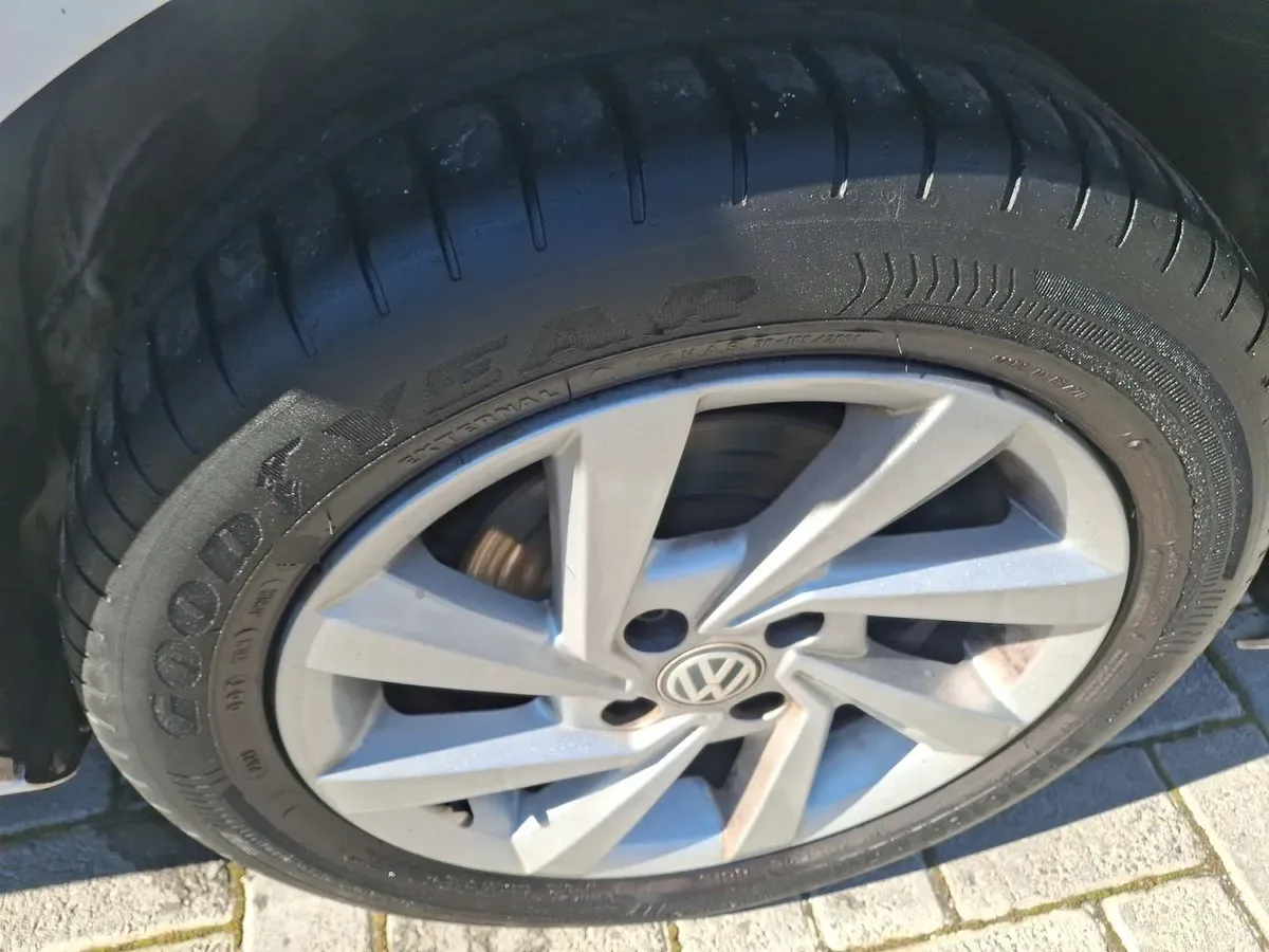 Volkswagen Gol 1.6 Highline 4x2 Hb Mt 5p año 2022
