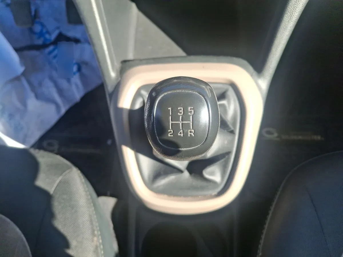 Hyundai Grand I10 1.2 Gls 4x2 Hb Ac 2ab Abs Mt 5p año 2020