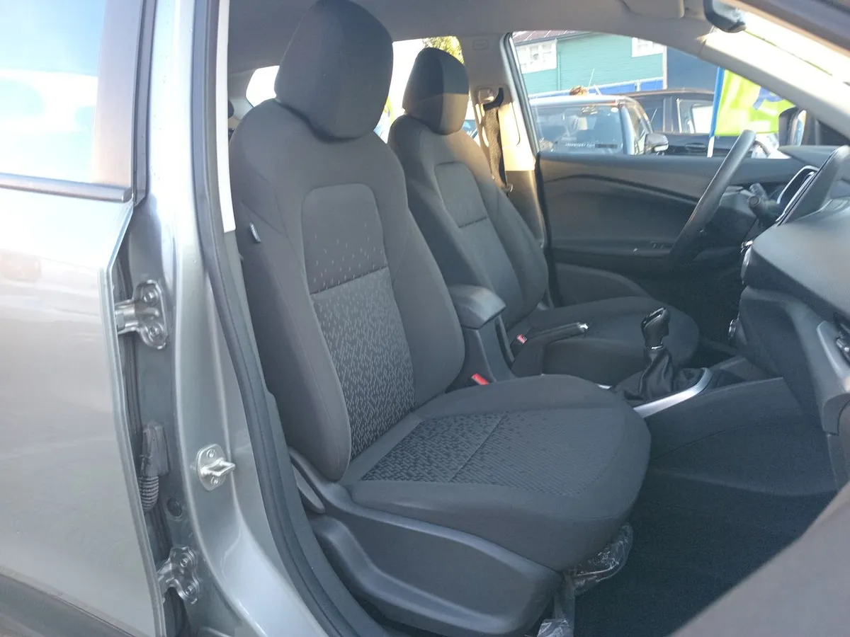 Chevrolet Tracker 1.2t Ls P4 4x2 Mt 5p año 2024