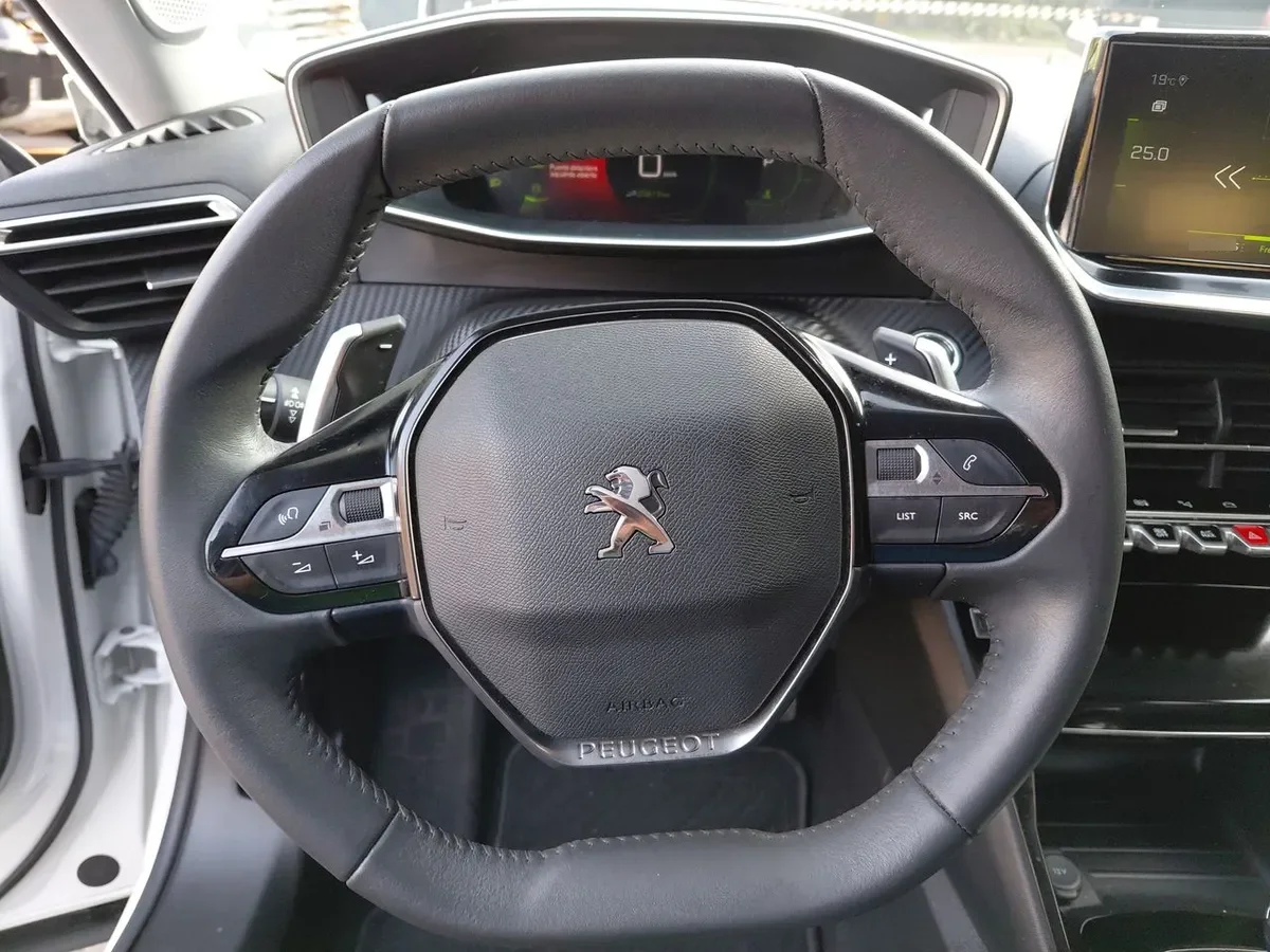Peugeot 2008 1.2 Active Puretech 4x2 130 Eat8 5p año 2021