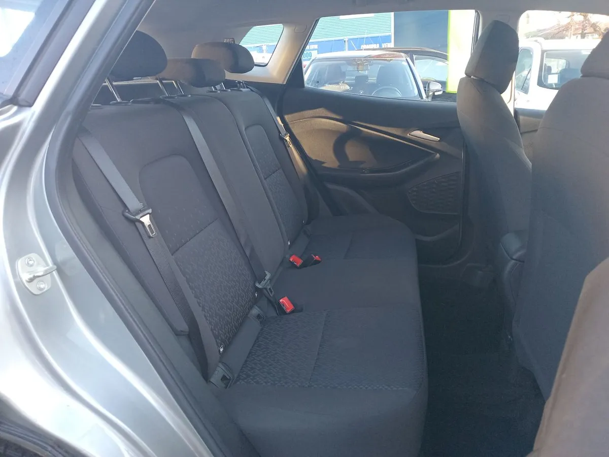 Chevrolet Tracker 1.2t Ls P4 4x2 Mt 5p año 2024