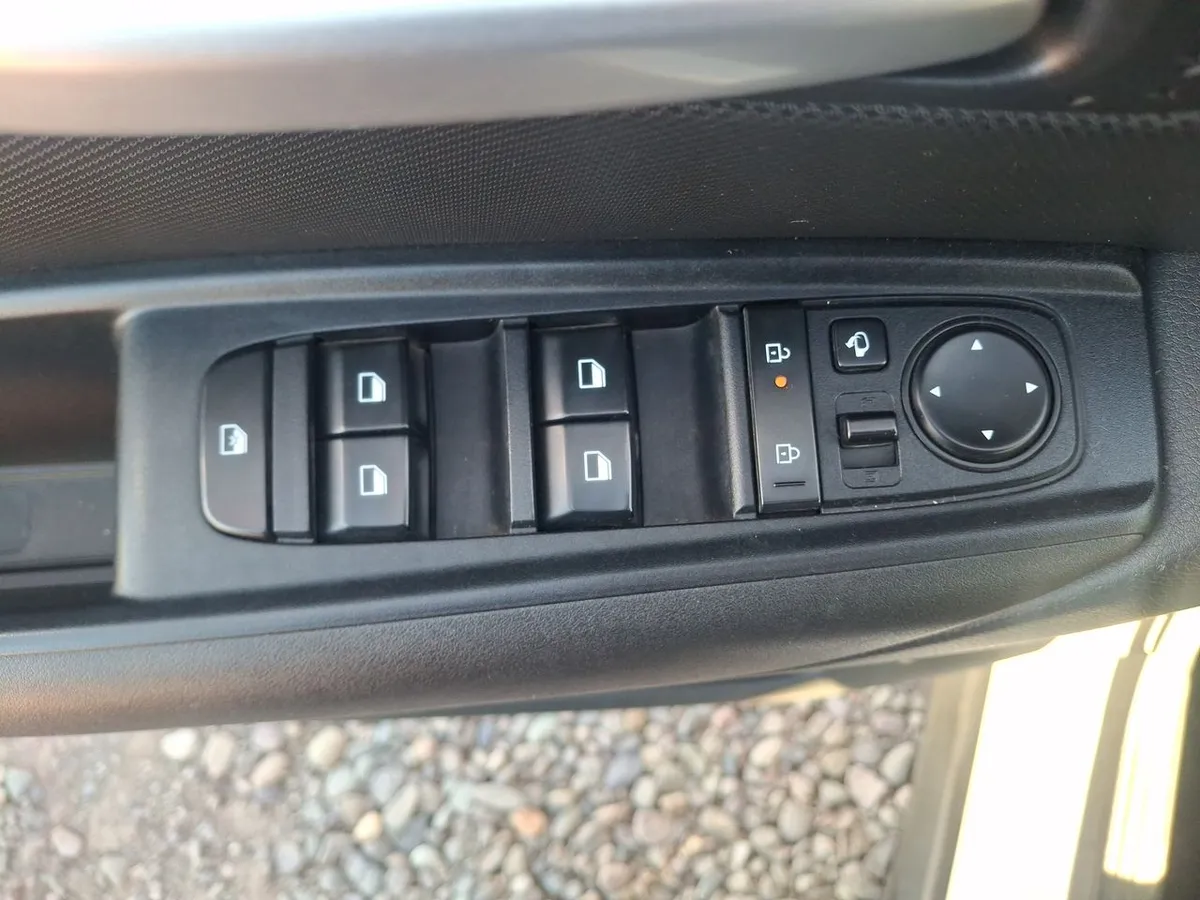Kia Sonet 1.5 Ex 4x2 Ivt Ri At 5p año 2025