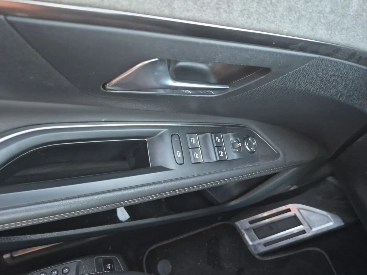 Peugeot 3008 1.6 Gt Black Pack Puretech 180 4x2 Eat8 5p año 2024