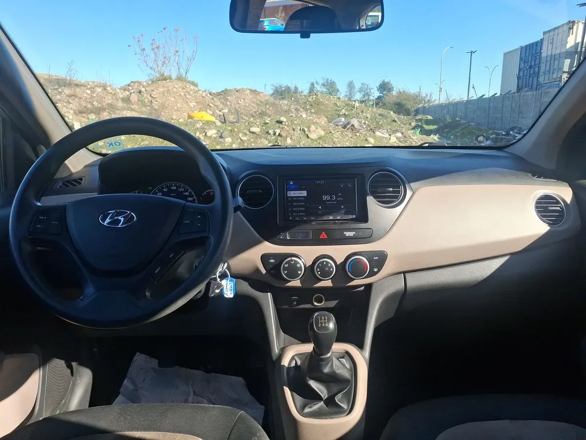 Hyundai Grand I10 1.2 Gls 4x2 Hb Ac 2ab Abs Mt 5p año 2020