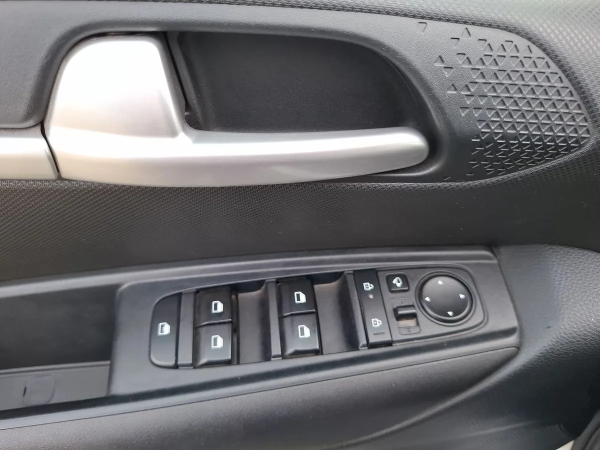 Kia Sonet 1.5 Ex 4x2 Ivt At 5p año 2025