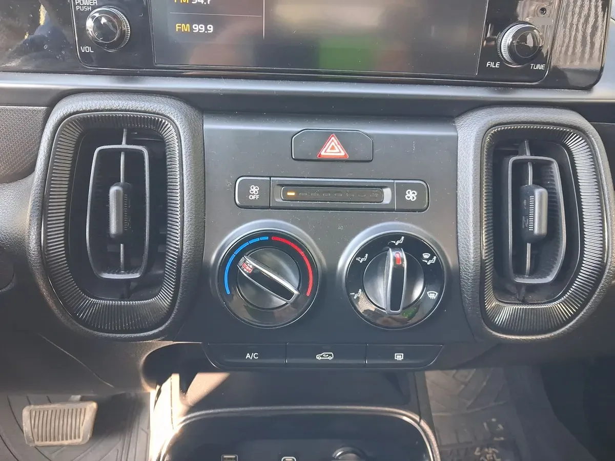 Kia Sonet 1.5 Ex 4x2 Ivt Ri At 5p año 2025