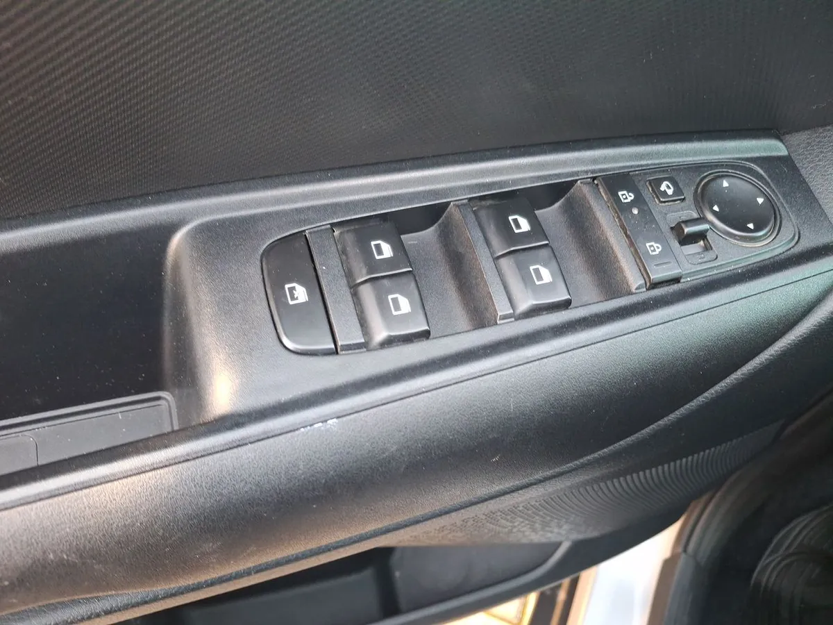 Kia Sonet 1.5 Ex 4x2 Ivt Ri At 5p año 2025