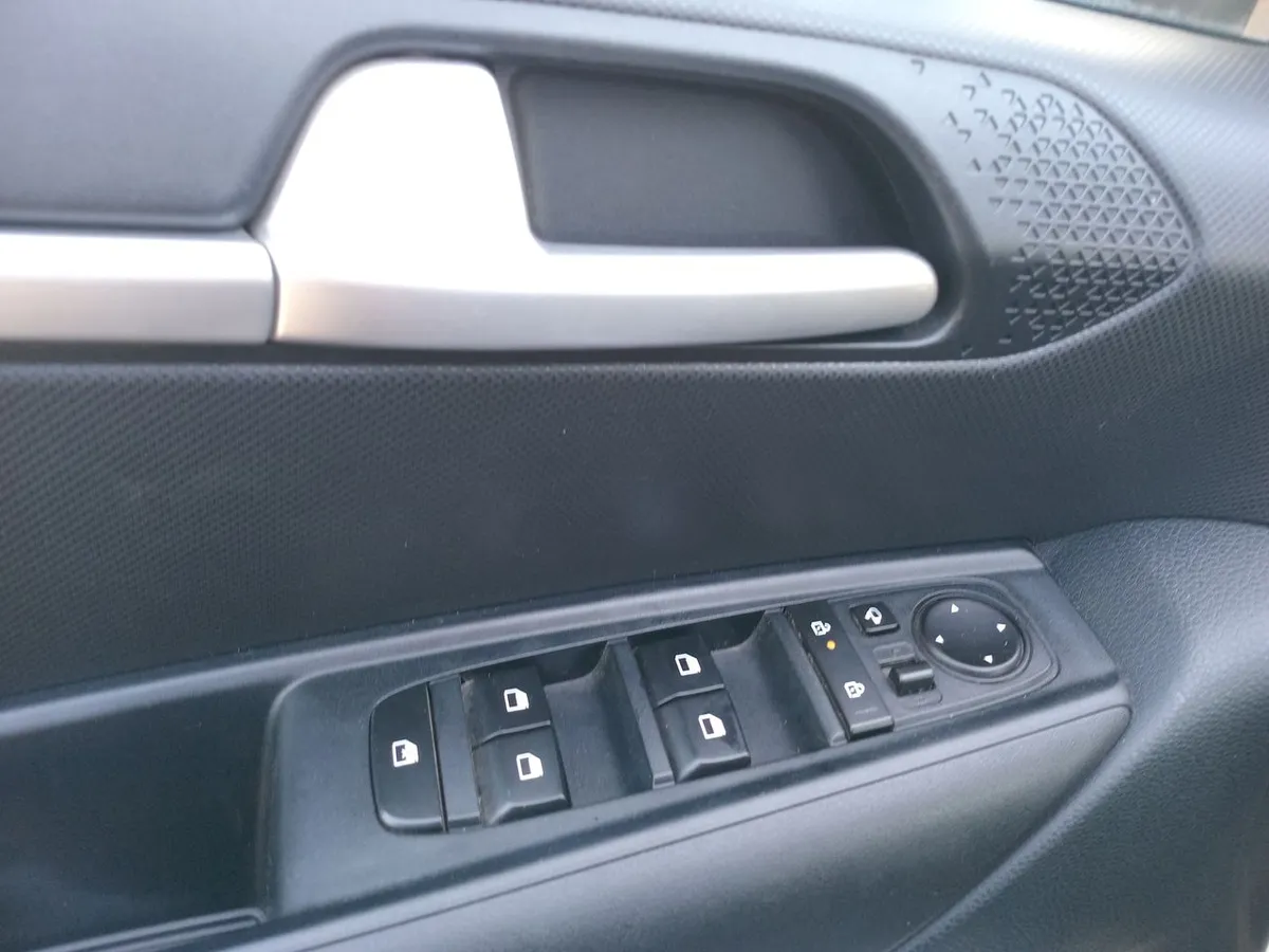 Kia Sonet 1.5 Ex 4x2 Ivt Ri At 5p año 2025