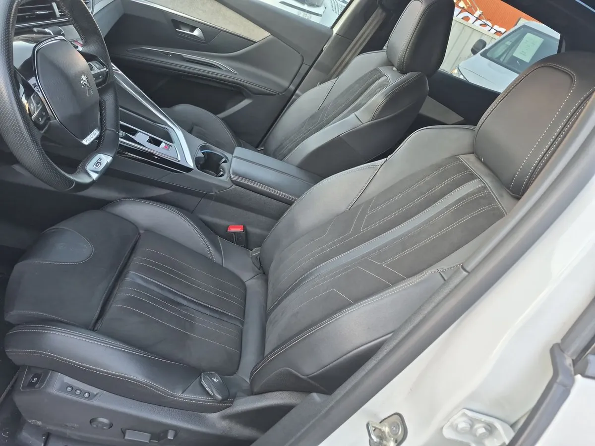 Peugeot 3008 1.6 Gt Black Pack Puretech 180 4x2 Eat8 5p año 2024