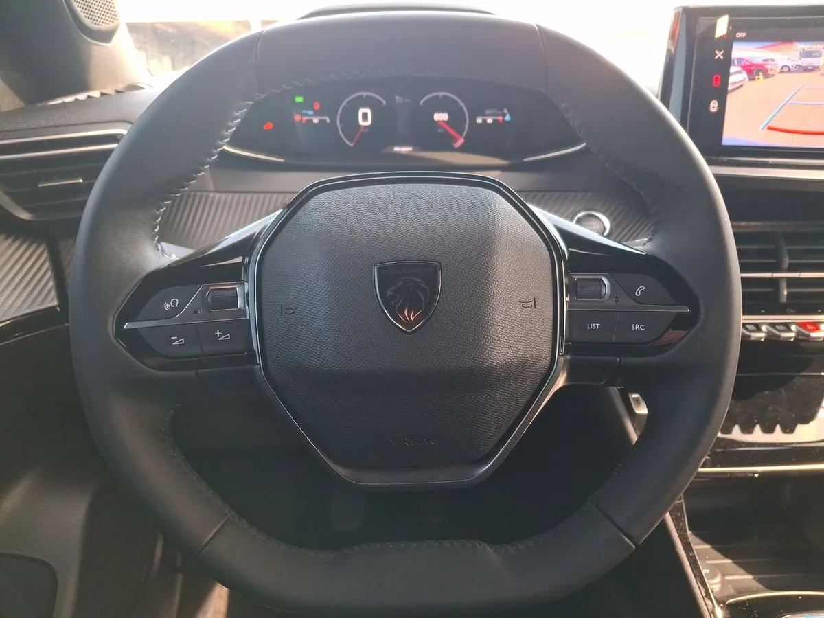 Peugeot 2008 1.2 Allure Pack Puretech 130hp 4x2 Mt 5p año 2025