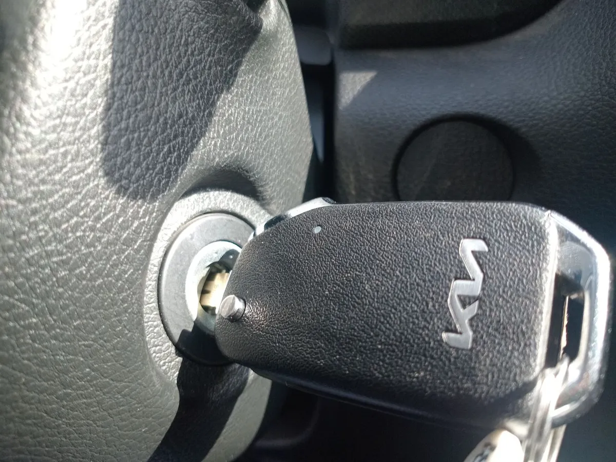 Kia Sonet 1.5 Ex 4x2 Ivt At 5p año 2025