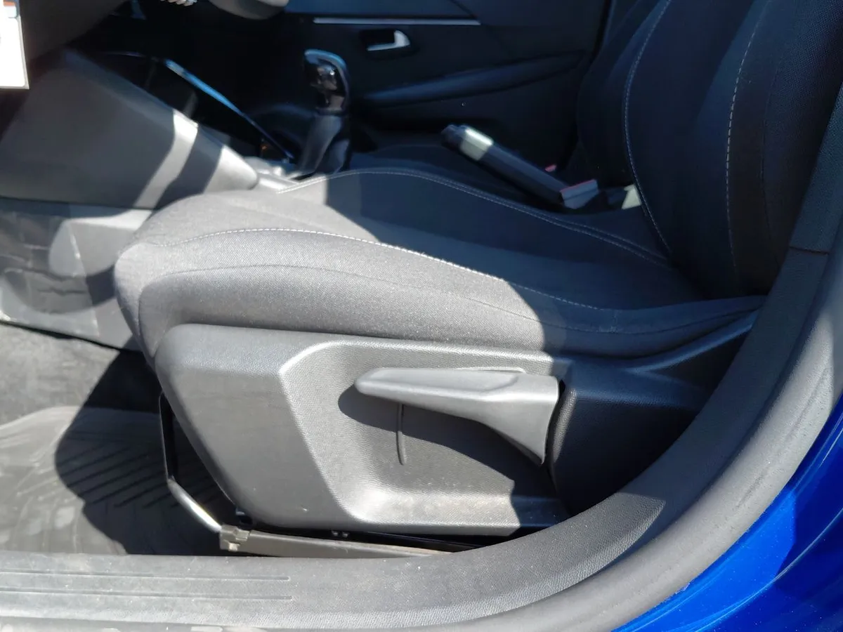Peugeot 208 1.2 Style Puretech 75 4x2 Mt 5p año 2023