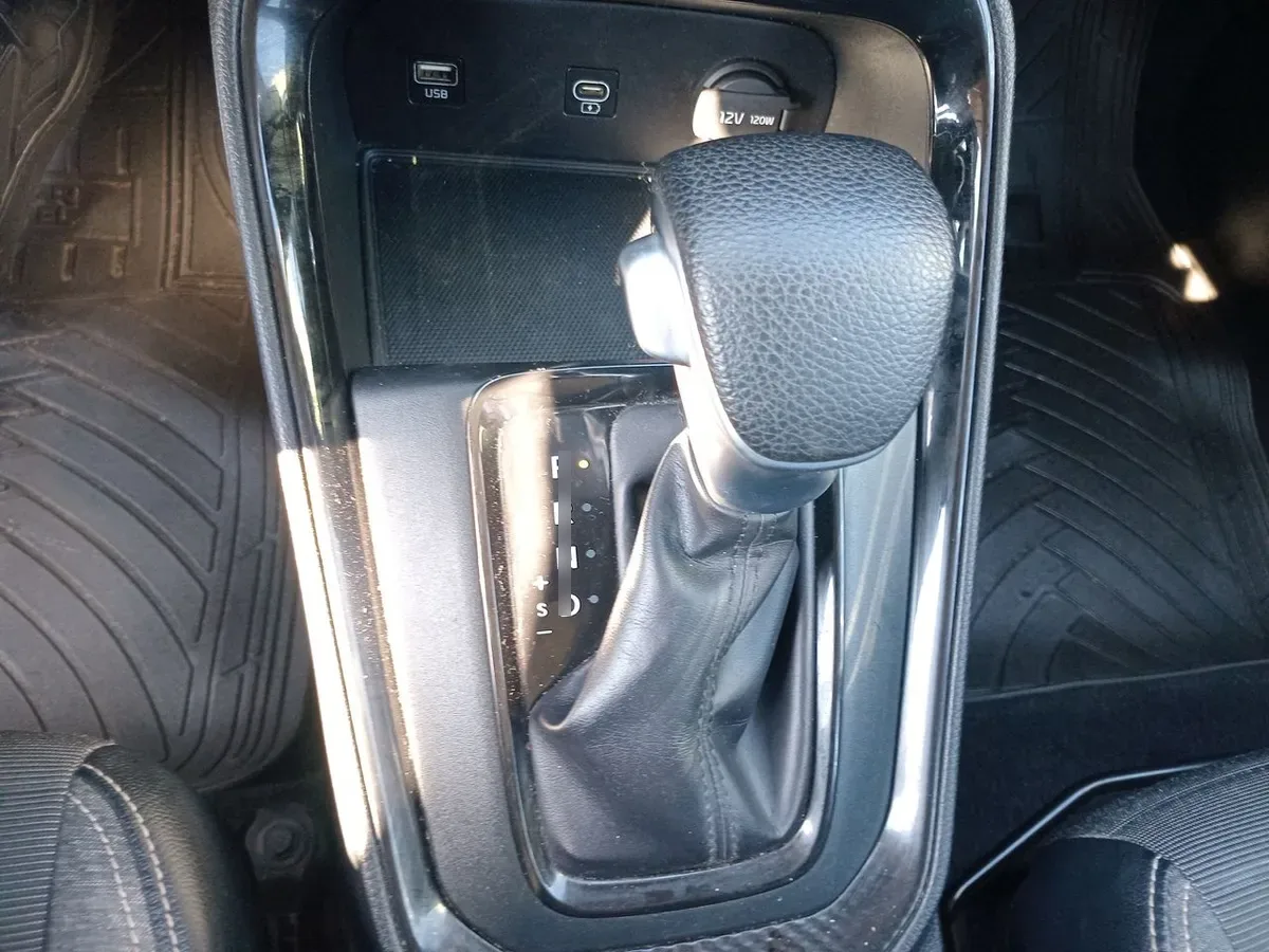 Kia Sonet 1.5 Ex 4x2 Ivt At 5p año 2025