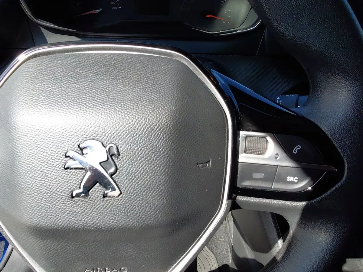Peugeot 208 1.2 Style Puretech 75 4x2 Mt 5p año 2023
