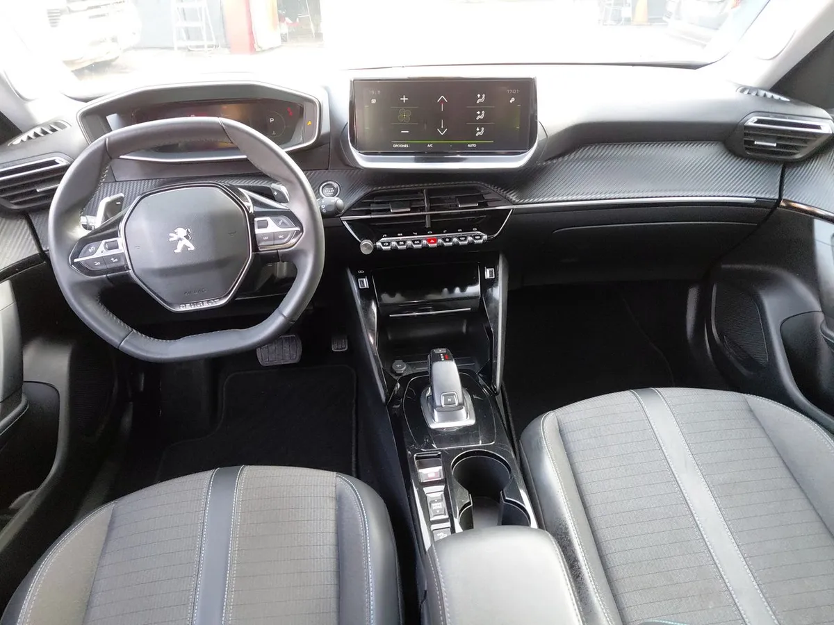 Peugeot 2008 1.2 Active Puretech 4x2 130 Eat8 5p año 2021