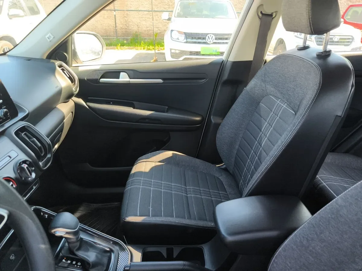 Kia Sonet 1.5 Ex 4x2 Ivt At 5p año 2025