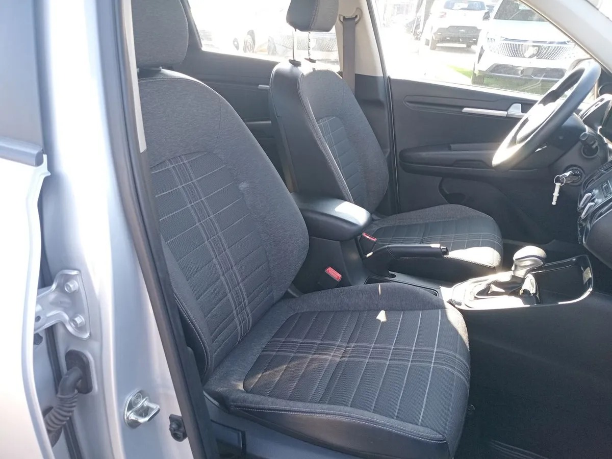 Kia Sonet 1.5 Ex 4x2 Ivt At 5p año 2025