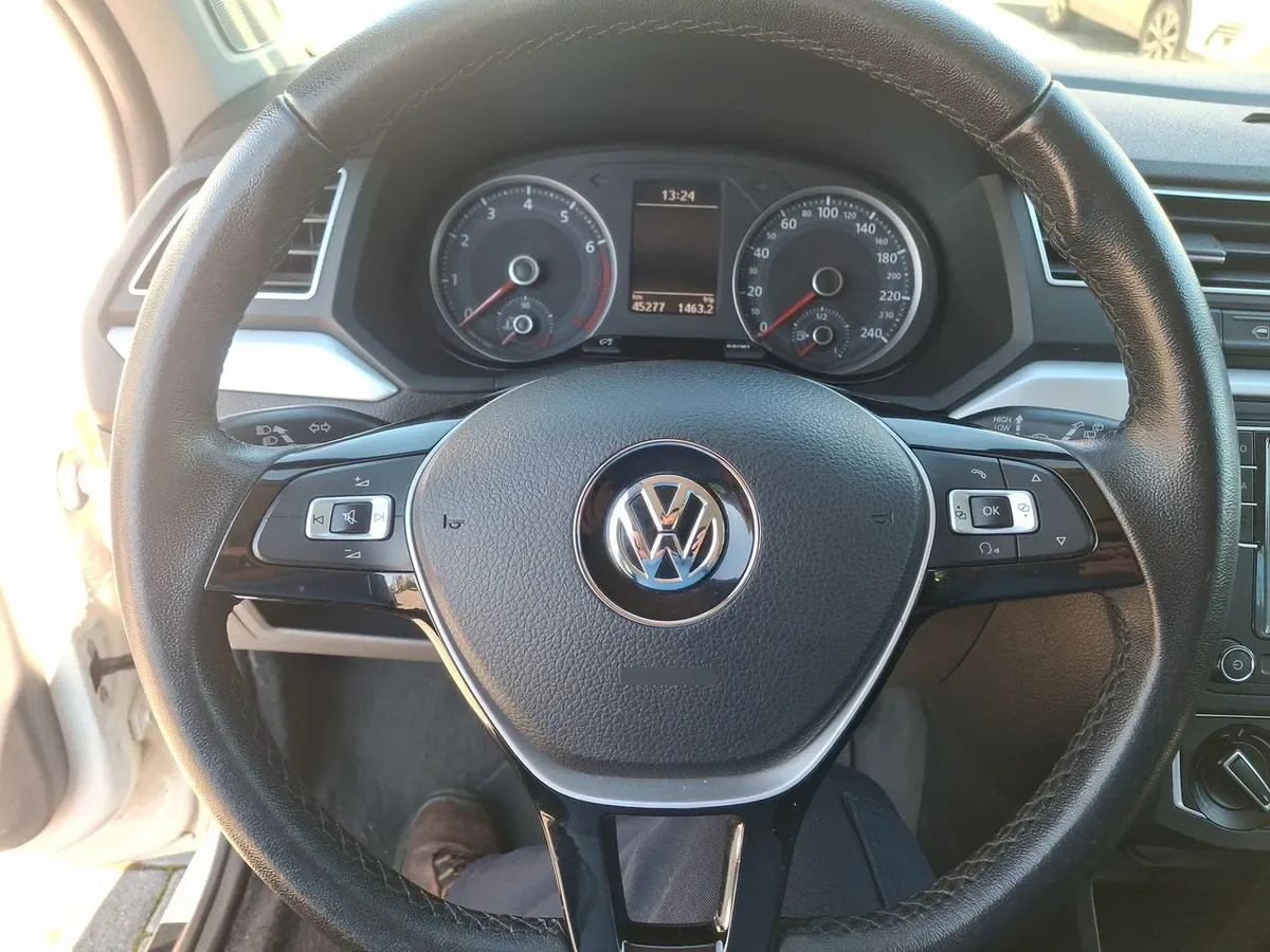 Volkswagen Gol 1.6 Highline 4x2 Hb Mt 5p año 2022