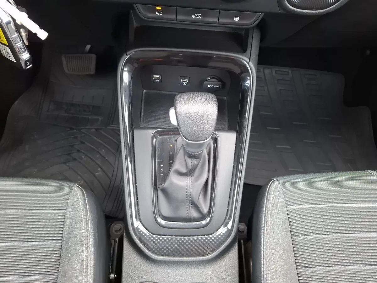 Kia Sonet 1.5 Ex 4x2 Ivt At 5p año 2025