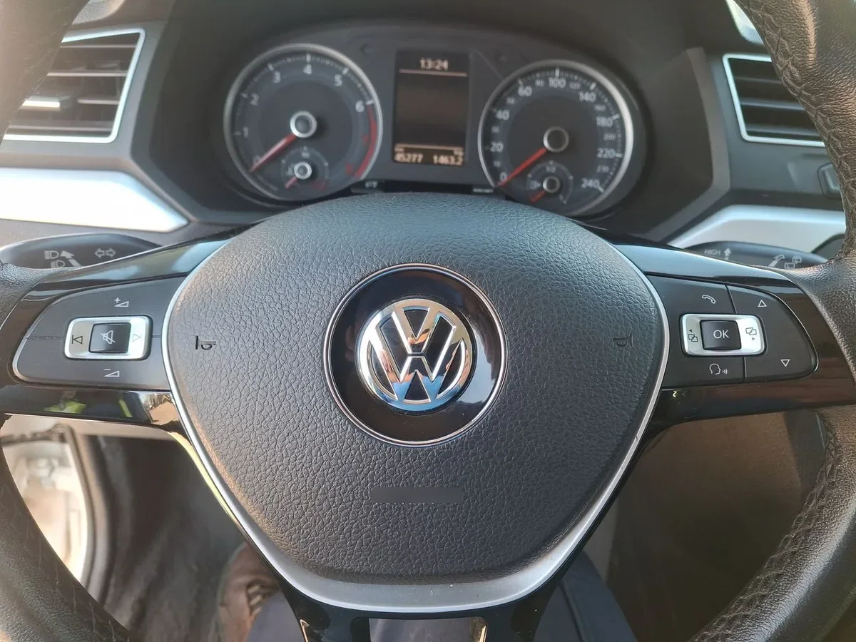 Volkswagen Gol 1.6 Highline 4x2 Hb Mt 5p año 2022