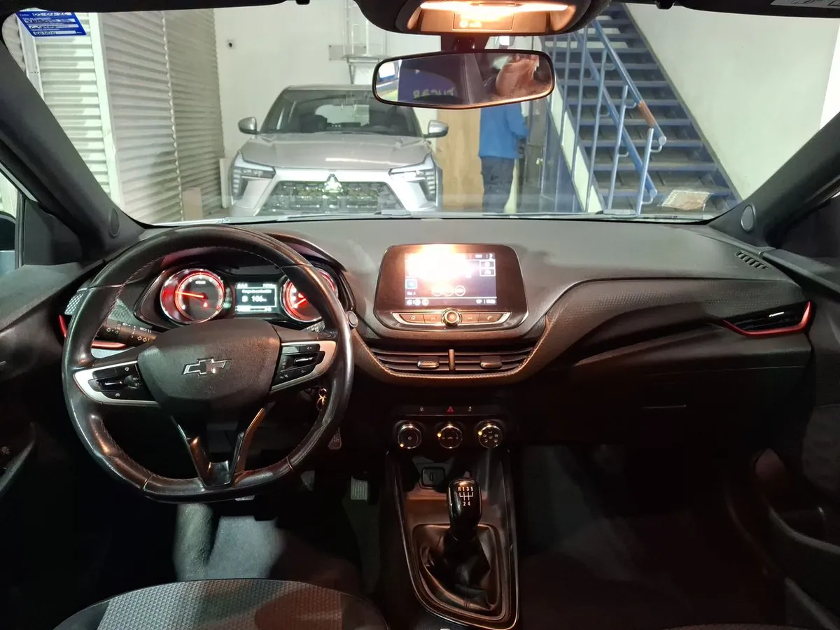 Chevrolet Onix 1.0t Rs 4x2 Hb Mt 5p año 2021