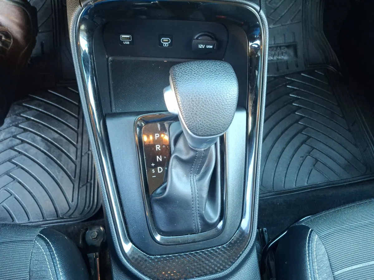 Kia Sonet 1.5 Ex 4x2 Ivt Ri At 5p año 2025