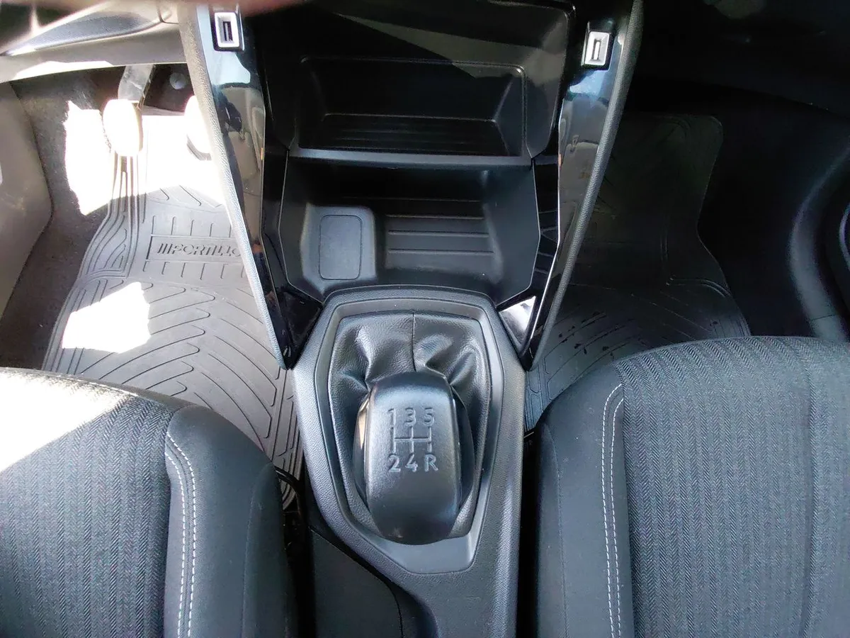 Peugeot 208 1.2 Style Puretech 75 4x2 Mt 5p año 2023
