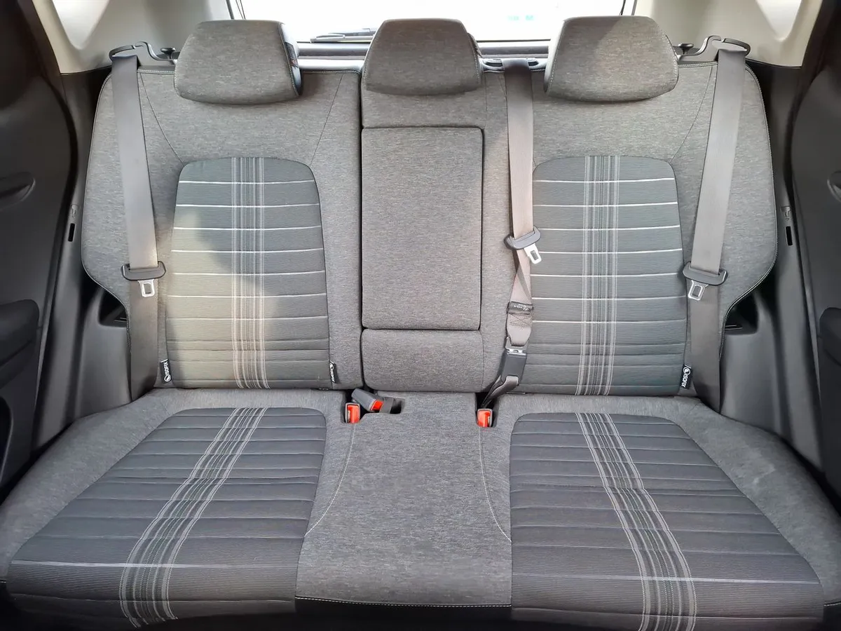 Kia Sonet 1.5 Ex 4x2 Ivt At 5p año 2025
