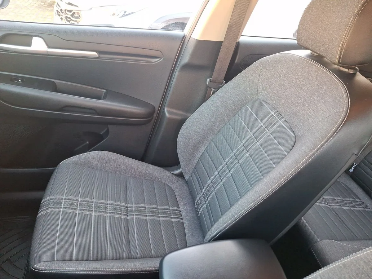 Kia Sonet 1.5 Ex 4x2 Ivt Ri At 5p año 2025