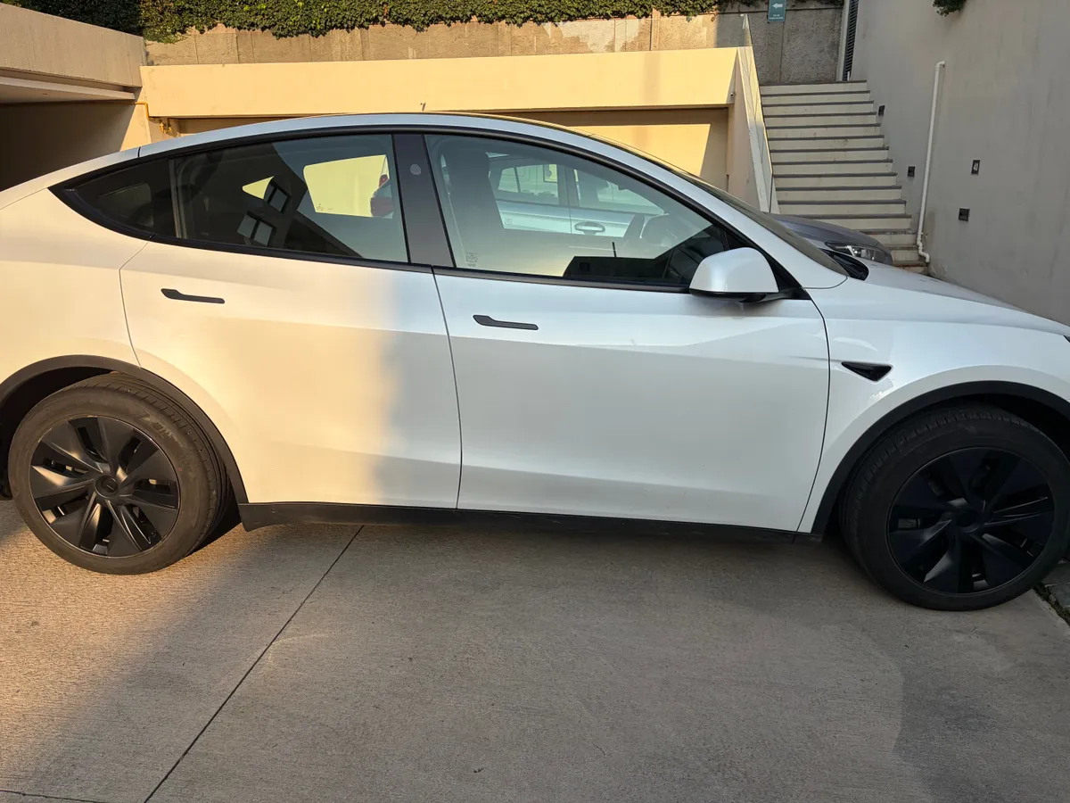 TESLA MODEL Y Otra año 2025