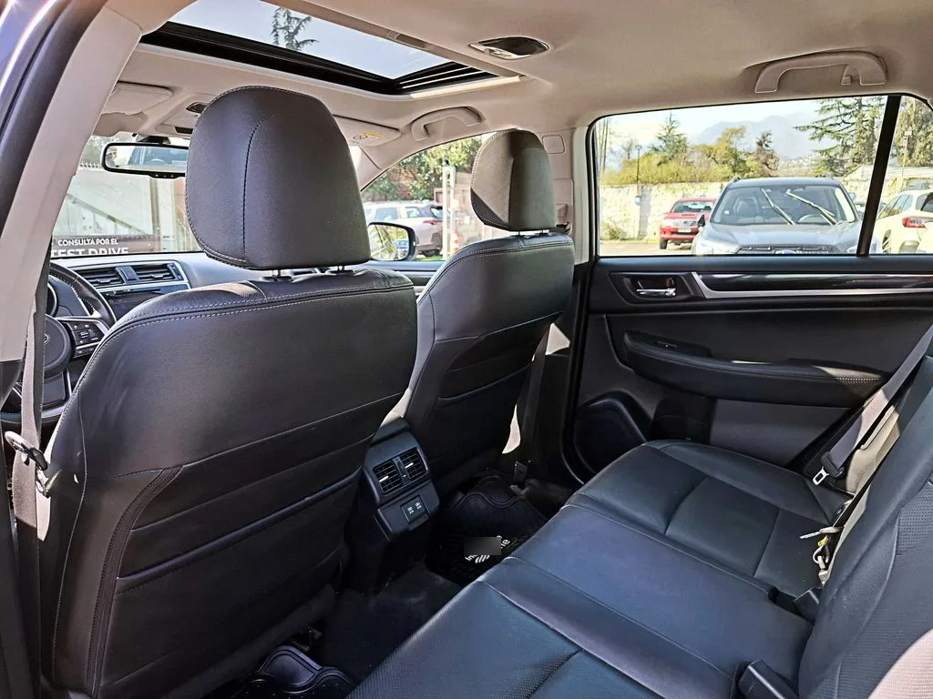 Subaru Outback Awd At año 2021