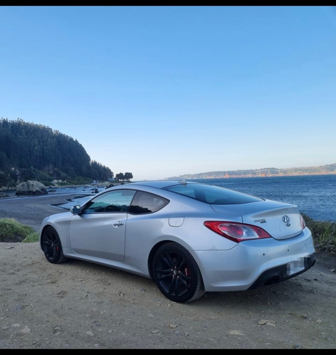 HYUNDAI GENESIS Otra año 2010