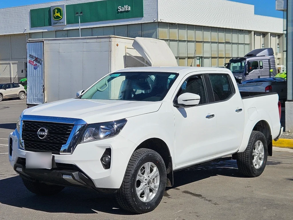 Nissan Navara D Cab 2.3 4x2 Mt Xe año 2023